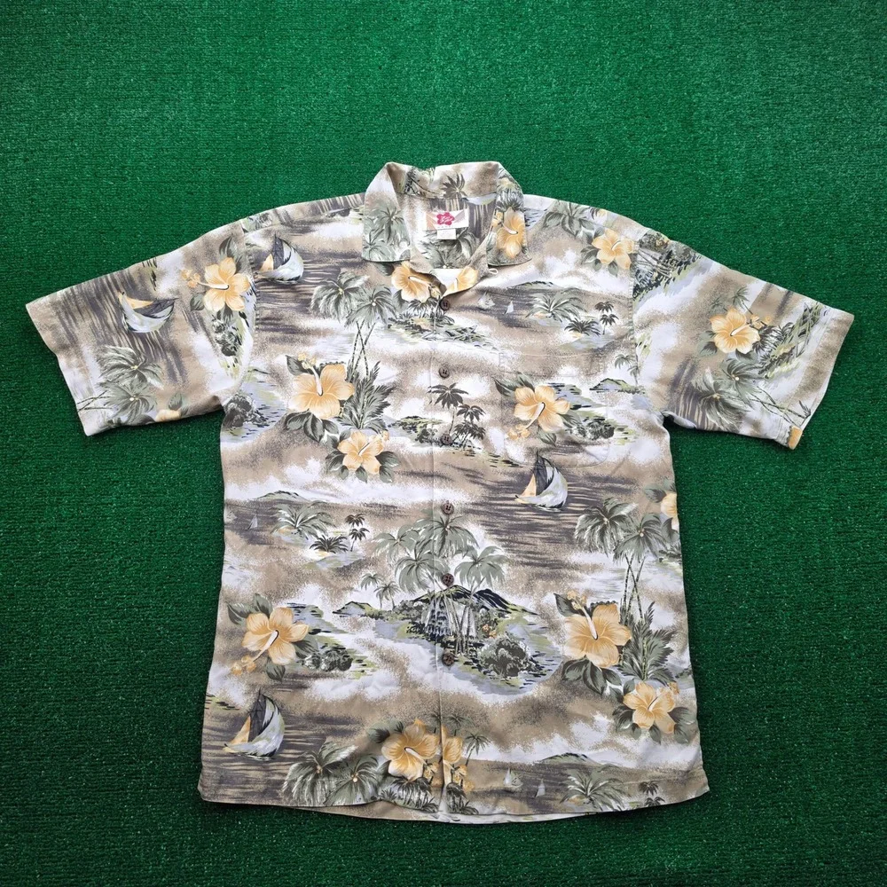 Hilo Hattie Hawaiian Shirt‎ Mens Medium 100% Silk Scenic Sailboat Aloha Tropical